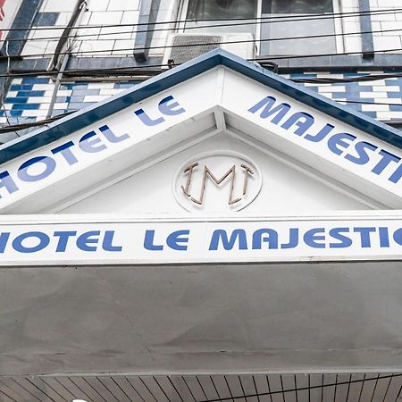 Hotel Le Majestic Дуала Экстерьер фото