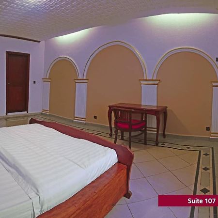 Hotel Le Majestic Дуала Экстерьер фото