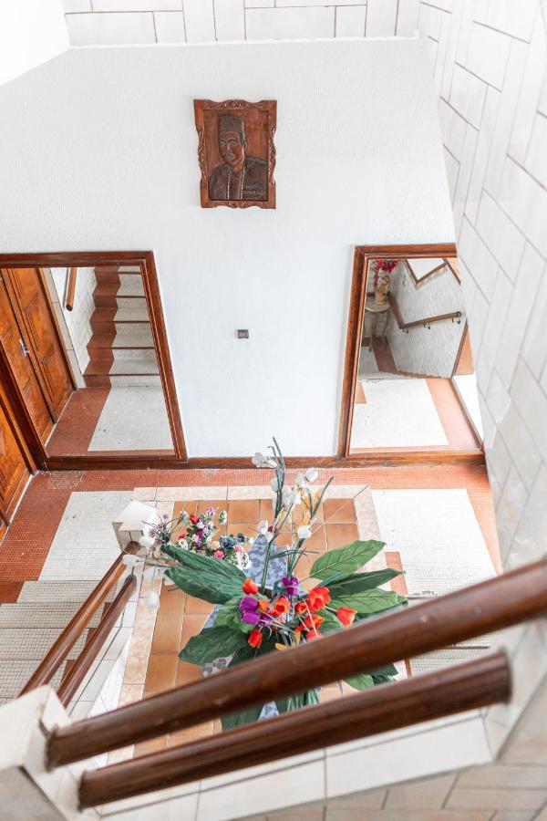 Hotel Le Majestic Дуала Экстерьер фото