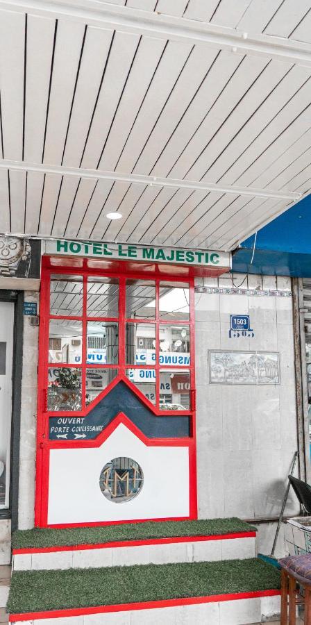 Hotel Le Majestic Дуала Экстерьер фото