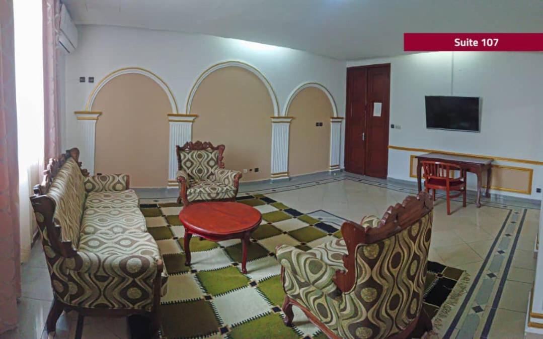 Hotel Le Majestic Дуала Экстерьер фото