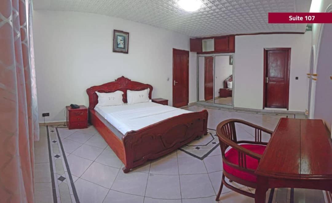 Hotel Le Majestic Дуала Экстерьер фото