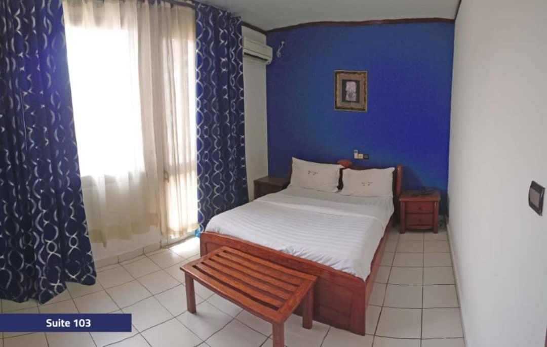 Hotel Le Majestic Дуала Экстерьер фото