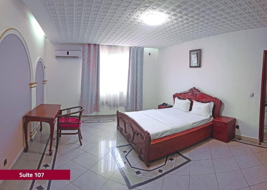 Hotel Le Majestic Дуала Экстерьер фото