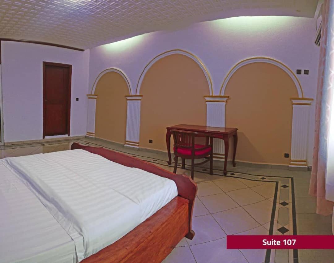 Hotel Le Majestic Дуала Экстерьер фото