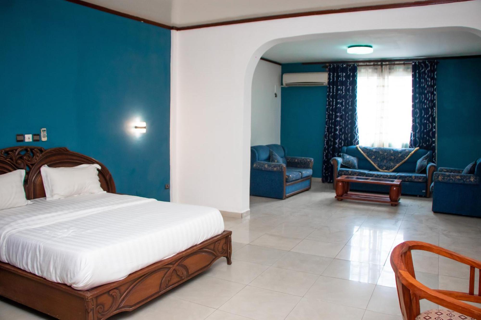 Hotel Le Majestic Дуала Экстерьер фото